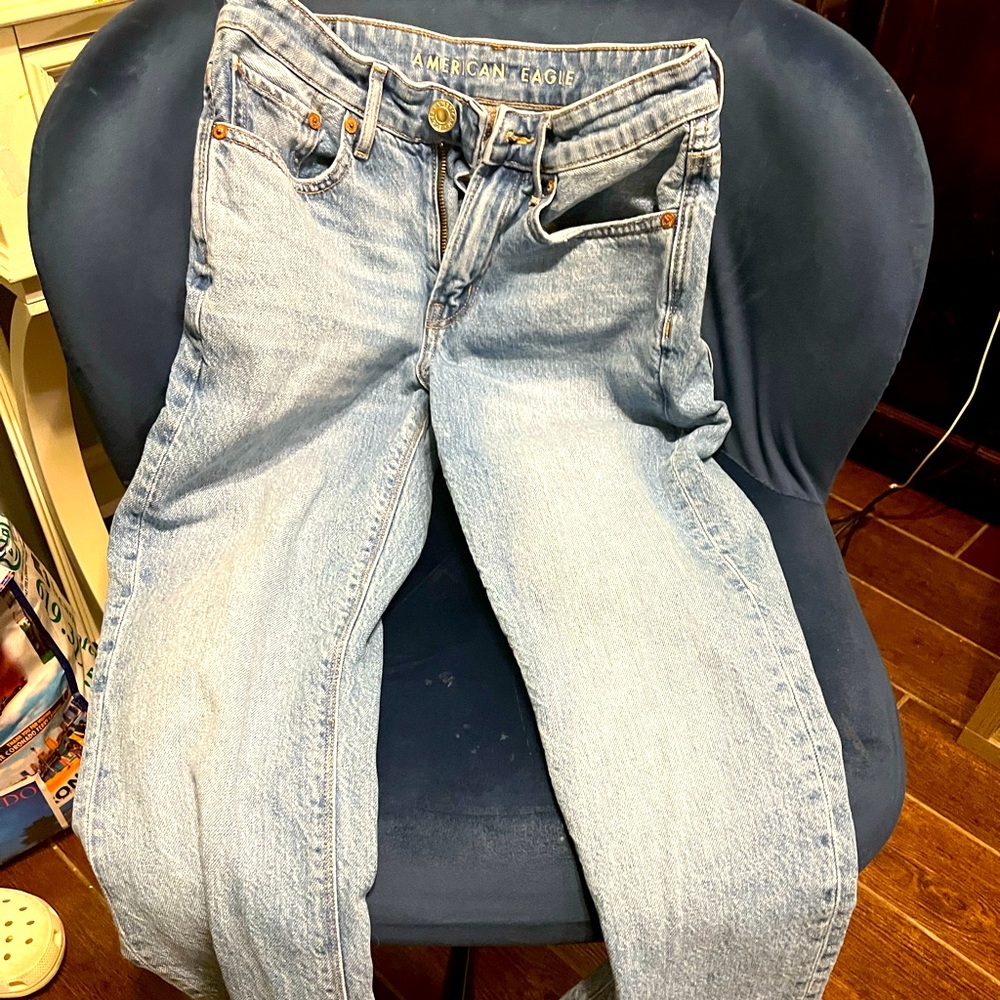 American Eagle 90s book cut
